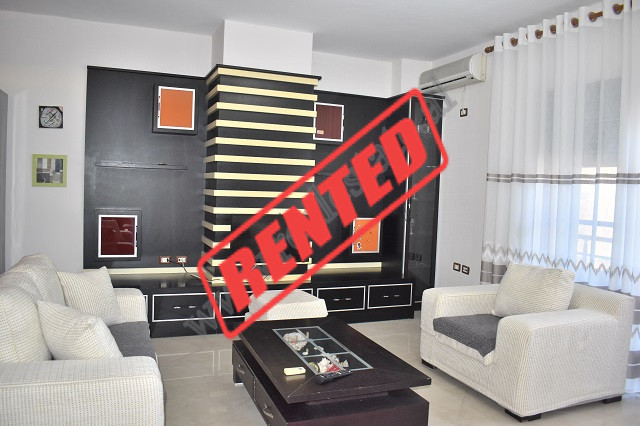 Apartament 2+1 me qira ne rrugen e Barrikadave, ne Tirane